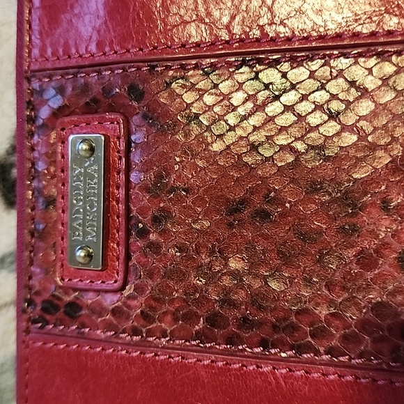 🎀Badgley Mischka Wallet.🎀 - Picture 2 of 6